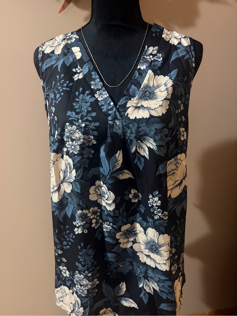 Floral V-Neck Sleeveless Shell Top - Navy & Cream